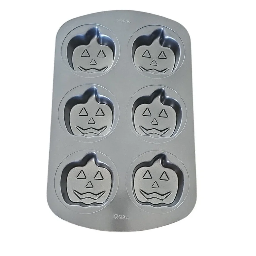 Wilton Vintage Pumpkin Mini Cake Pan Jack-O-Lantern Halloween Spooky Grey